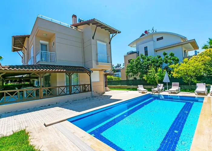 Vilă Paradise Town Legend *