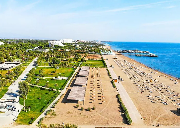 Paradise Town Legend Vilă *