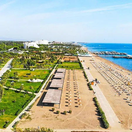 Paradise Town Legend Villa *