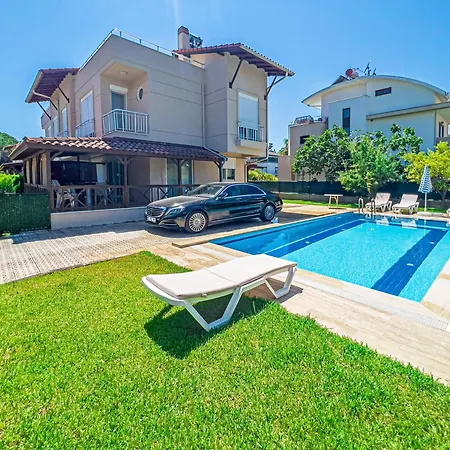 Paradise Town Legend Villa *