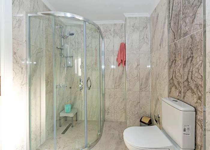 Willa Paradise Town Legend