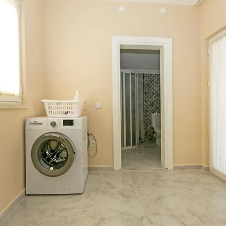 Paradise Town Legend 贝莱克